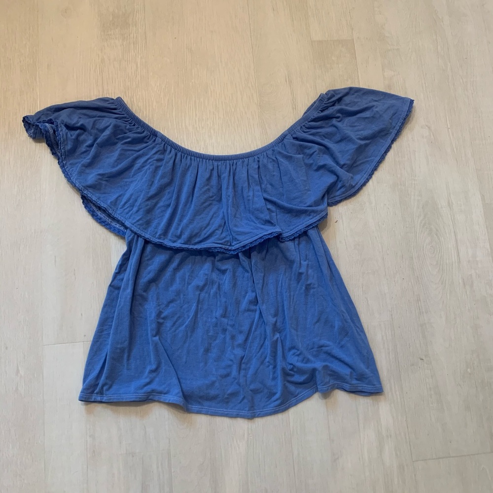 AE soft and sexy off the shoulder top